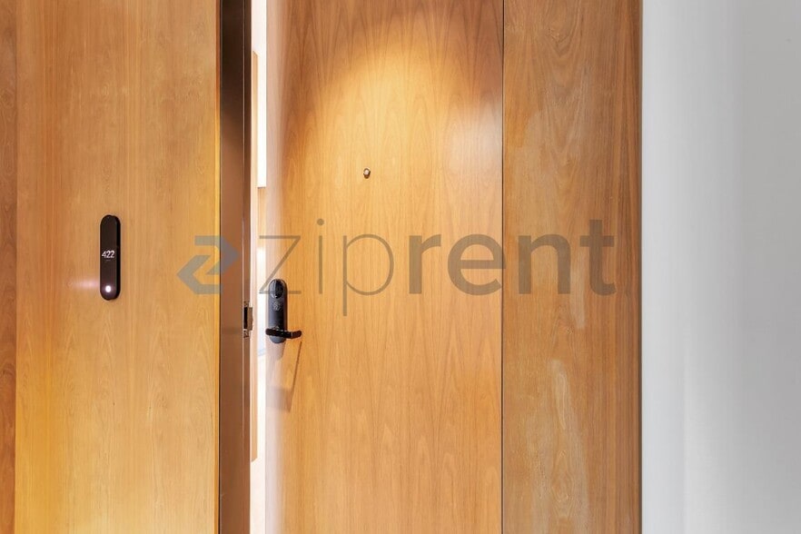 Building Photo - Unit 422