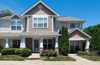 Building Photo - 2 bedrooms - 2 1/2 bath townhome - newly remodeled