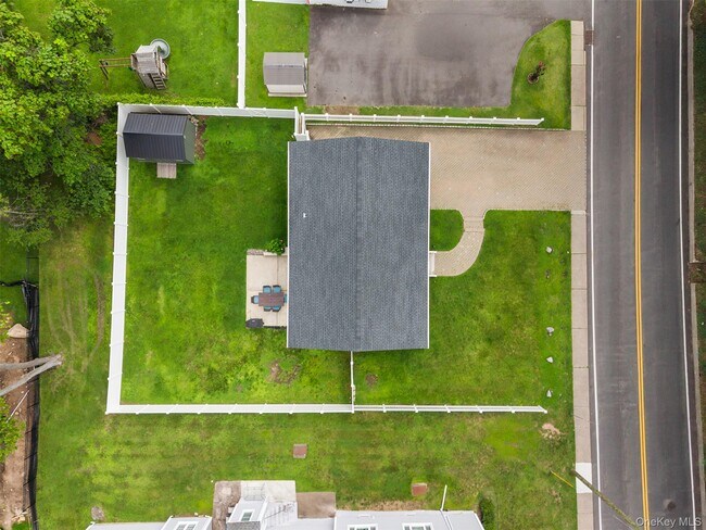 Building Photo - 118 Old Tappan Rd