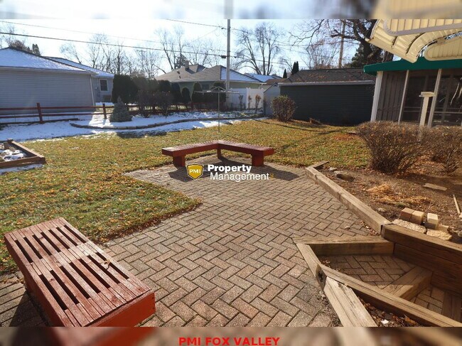 Building Photo - Beautiful Home Appleton