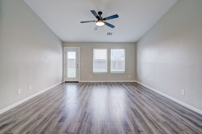 Building Photo - 10425 Aberdeen Dr