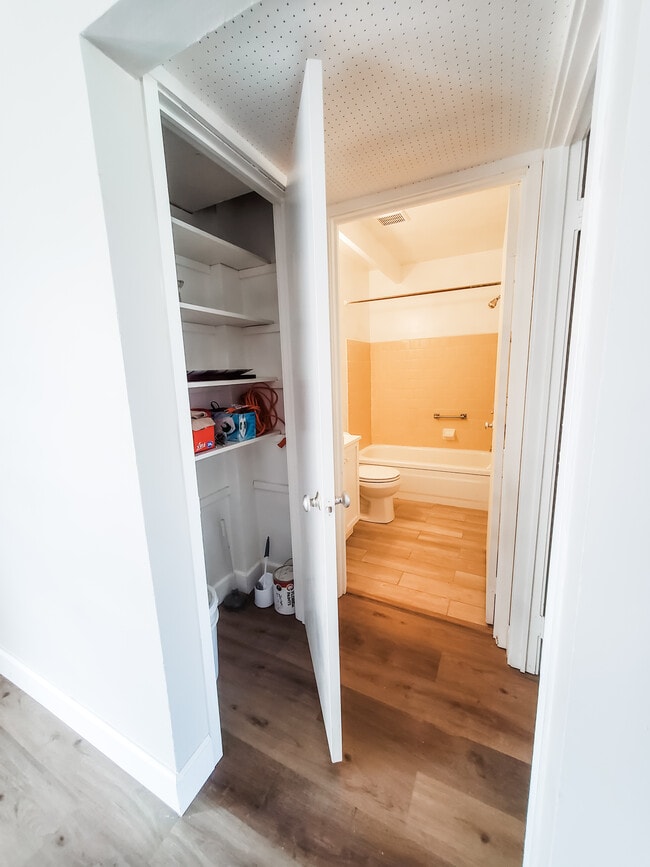 Building Photo - 4741 Club Cir