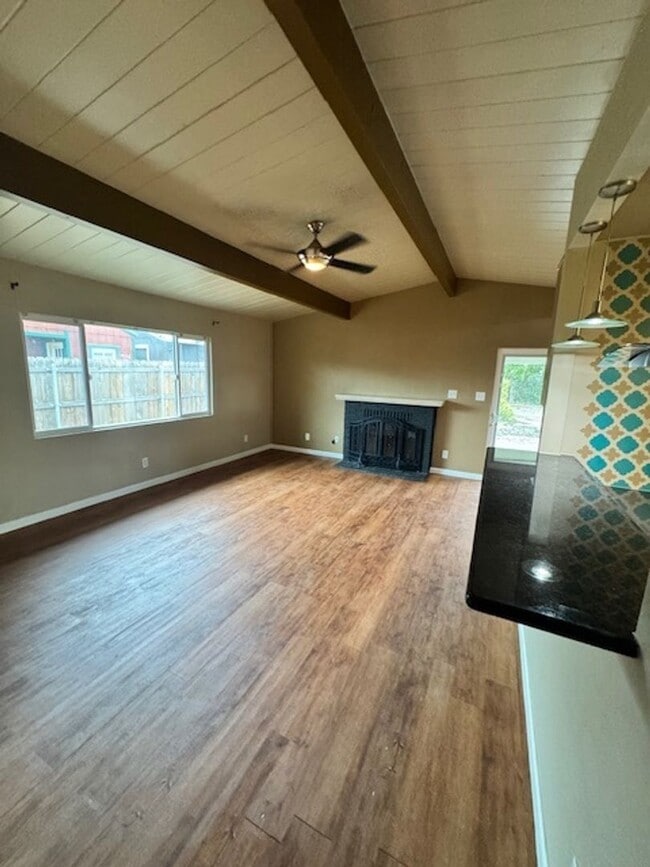 Building Photo - Available for Move In 3 Bed, 2.5 Bath Home...