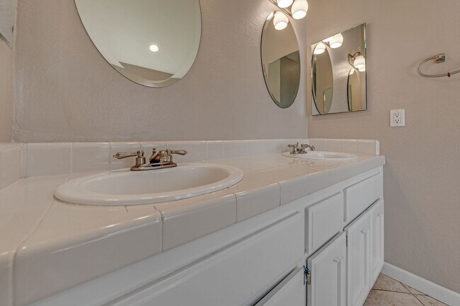 Building Photo - 3 Bedroom Folsom Home with Updated Kitchen, Pool and 3-Car Garage!