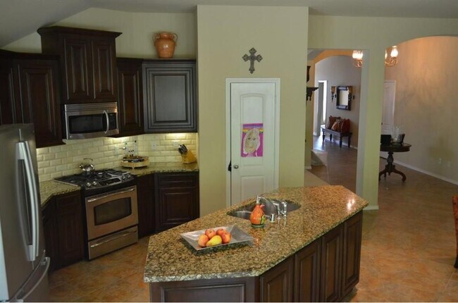 Building Photo - 1319 Eden Meadows Dr