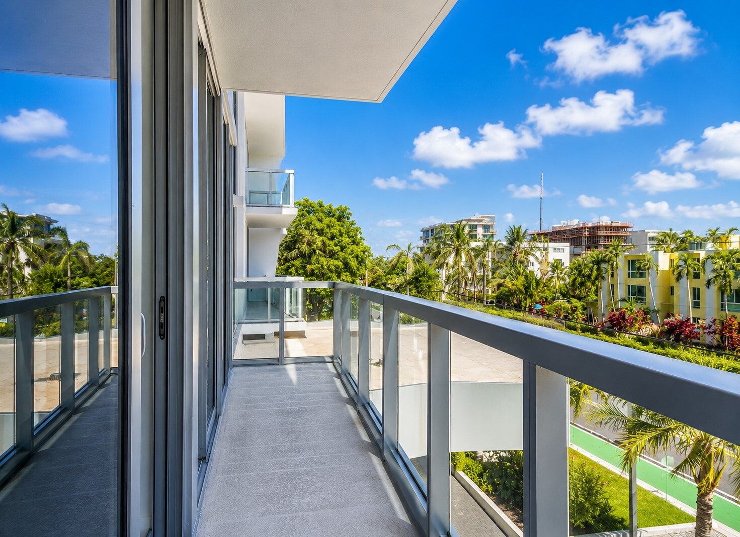 Building Photo - 9940 W Bay Harbor Dr