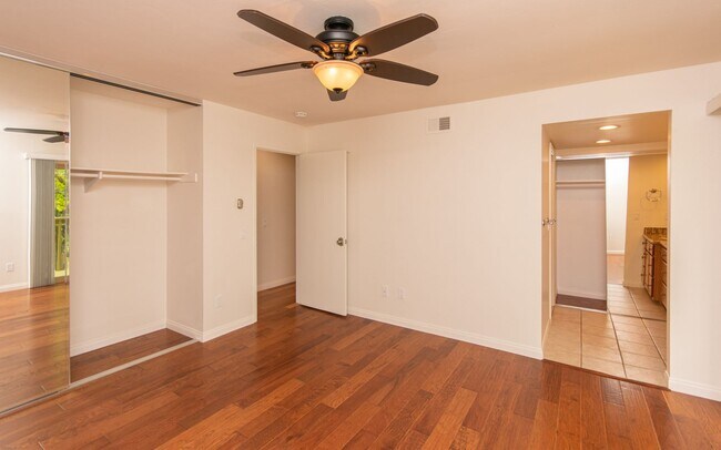 Building Photo - 3 Bedroom, 2.5 Bathroom Townhome!