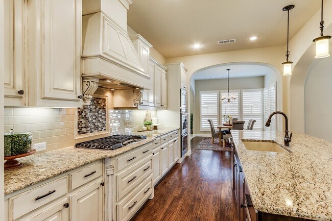 Building Photo - 12883 Possum Kingdom Dr