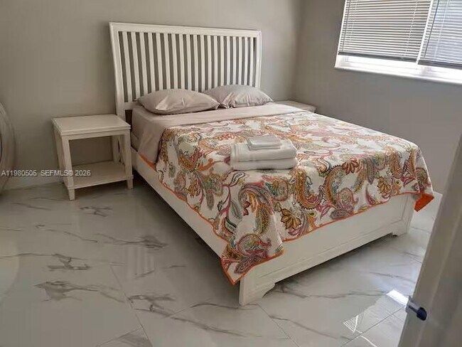 Building Photo - 1120 NE 24th Ave