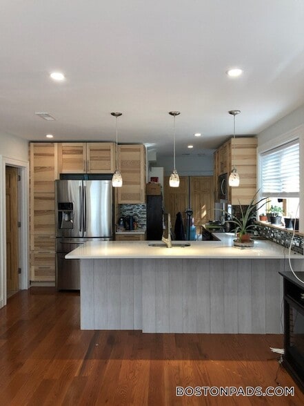 Building Photo - 4350 Washington St