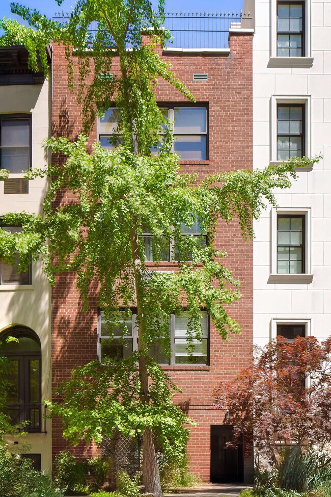 Building Photo - 323 E 51st St