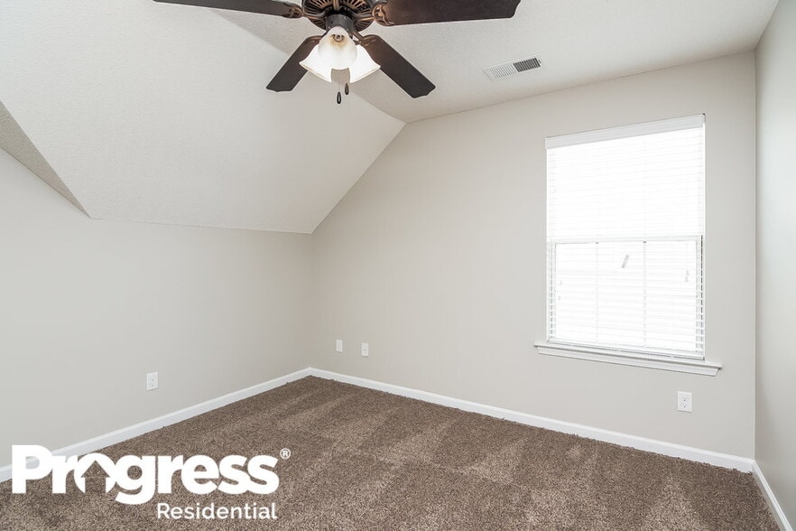 Building Photo - 9849 White Poplar Dr