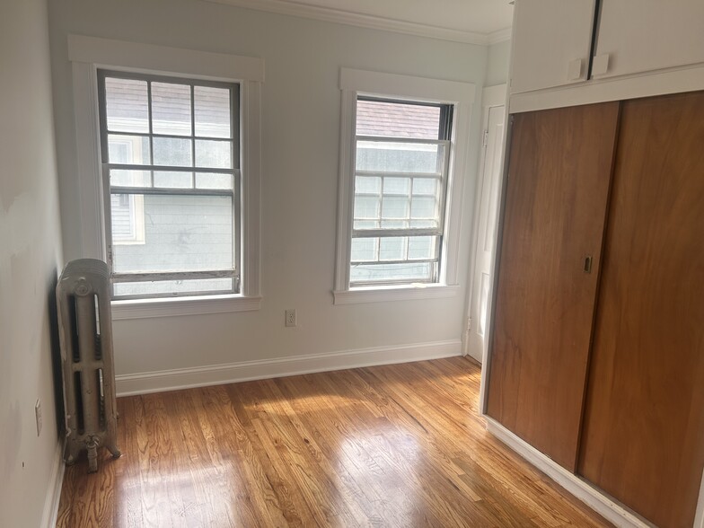 Building Photo - 176 Brush Hill Rd