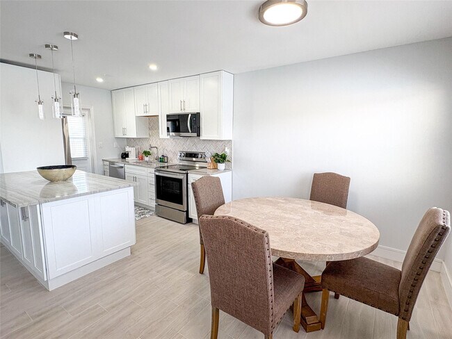 Building Photo - 4541 N Ocean Dr