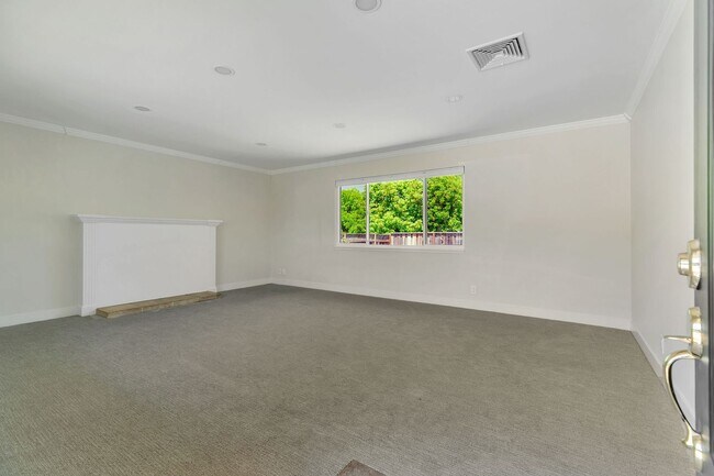 Building Photo - Move-In Ready Cambrian Gem – New Appliance...