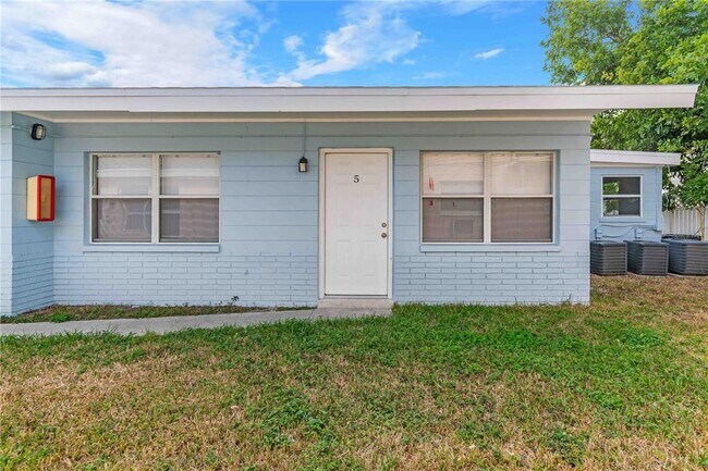 Building Photo - 140 112th Ave N