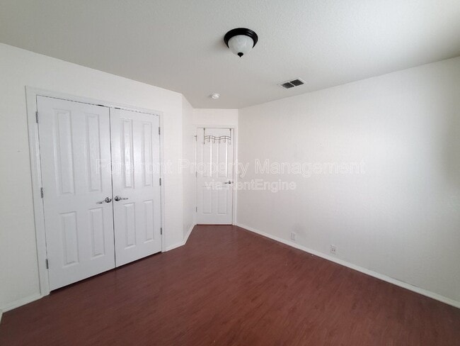 Building Photo - 555 Planters Pass