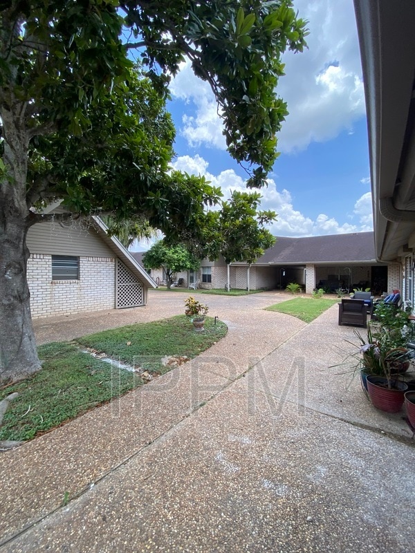 Building Photo - 1500 Palm Valley Dr W