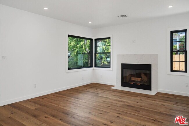 Building Photo - 4130 Verdugo View Dr