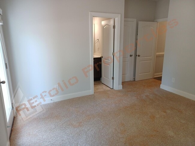 Building Photo - 718 Rosefield Dr