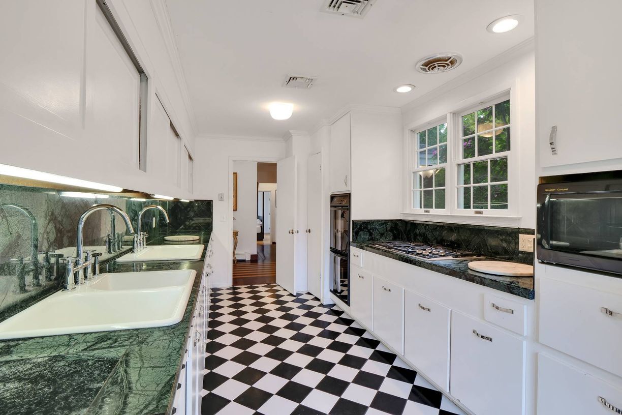 Building Photo - 81 Lee Ave