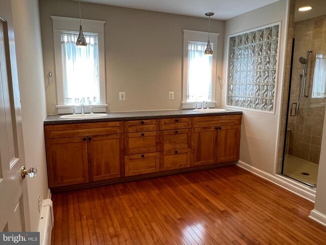 Building Photo - 2237 N Wakefield St