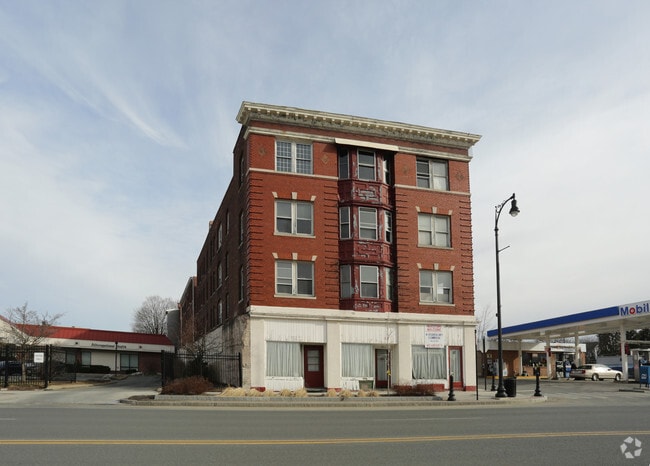 Building Photo - 592 North St