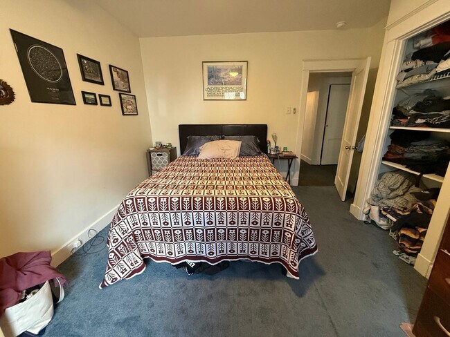 Building Photo - 5921-5923-5923 Nicholson St