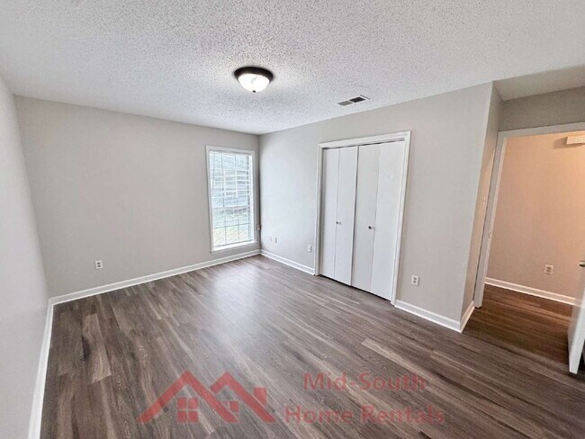 Building Photo - 4505 Villagreen Dr