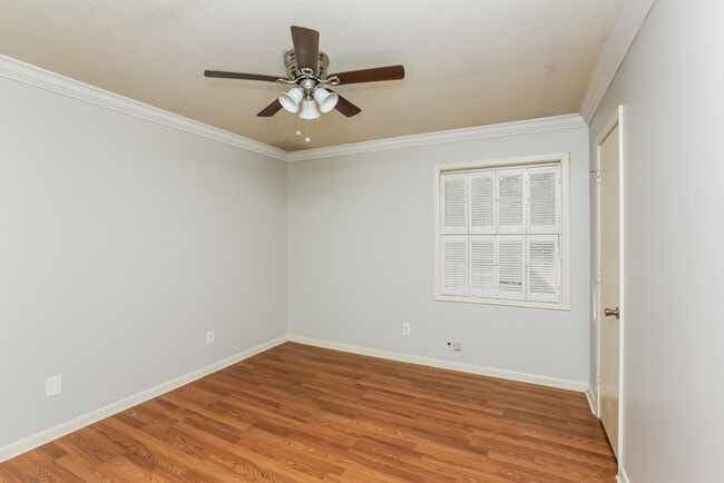 Building Photo - 5606 Warwick Dr