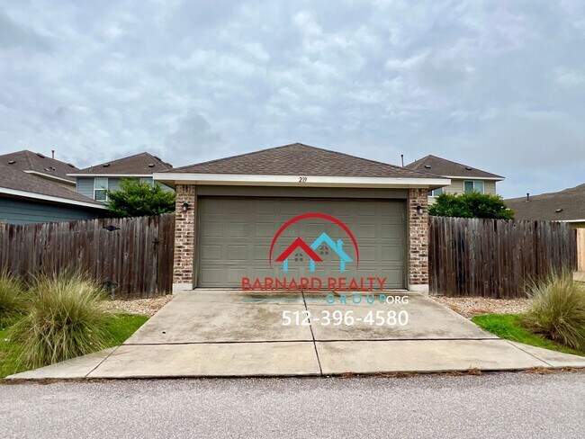 Building Photo - **APPLICATION PENDING!**2 bed/2 bath in De...