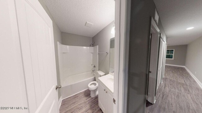 Building Photo - 3 bedroom 2 Bath