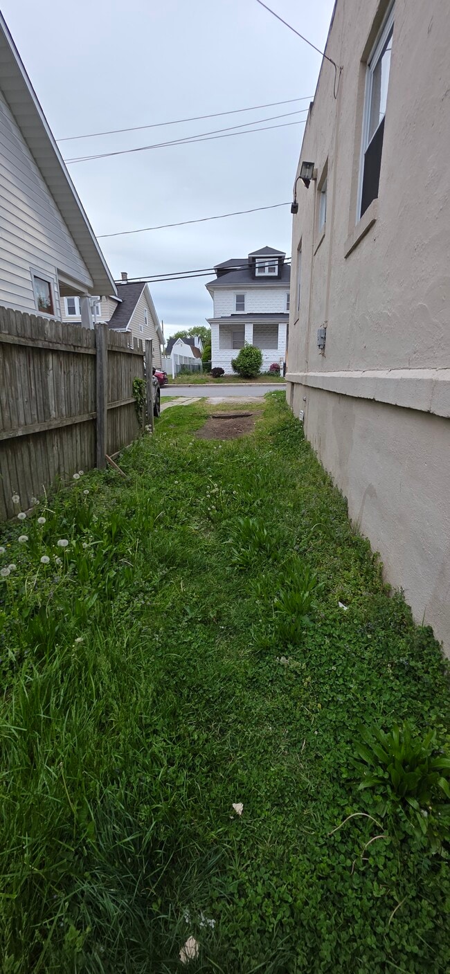 Building Photo - 4607 Mannasota Ave