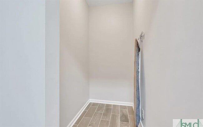 Building Photo - 365 Southwilde Way