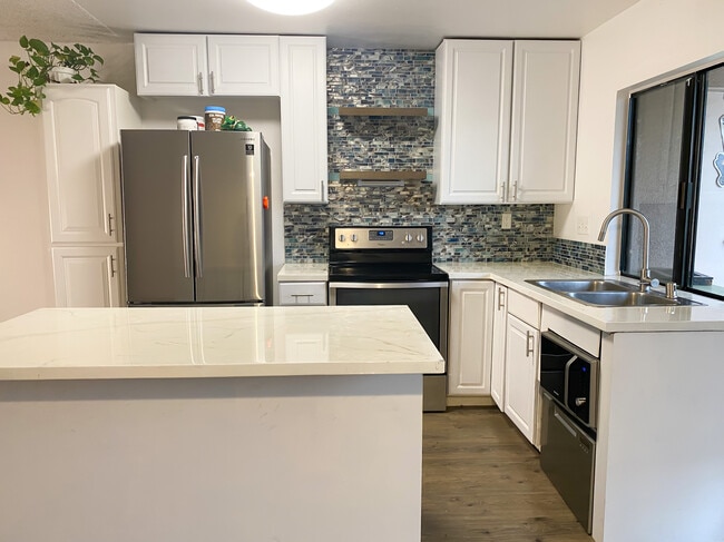 Primary Photo - 7858 Cowles Mountain Ct