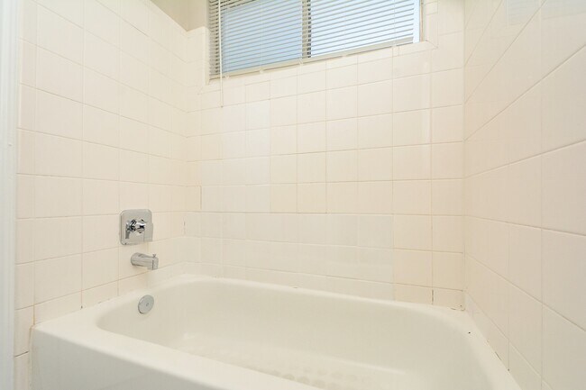 Building Photo - 8826 Pecan Pl Dr