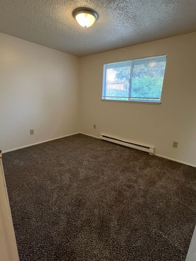 Building Photo - Spacious duplex! Carport, a/c, WASHER & DR...
