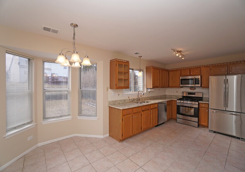 Dining Area / Kitchen - 86 Bradford Ln