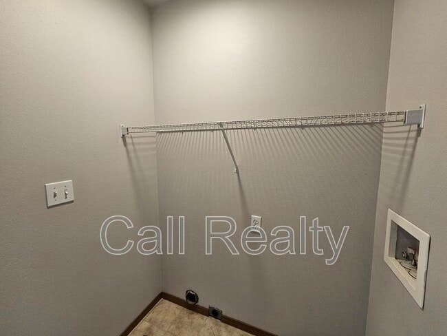 Building Photo - 2420 E Joseph Ave