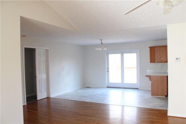 Building Photo - 3755 Fern Creek Dr