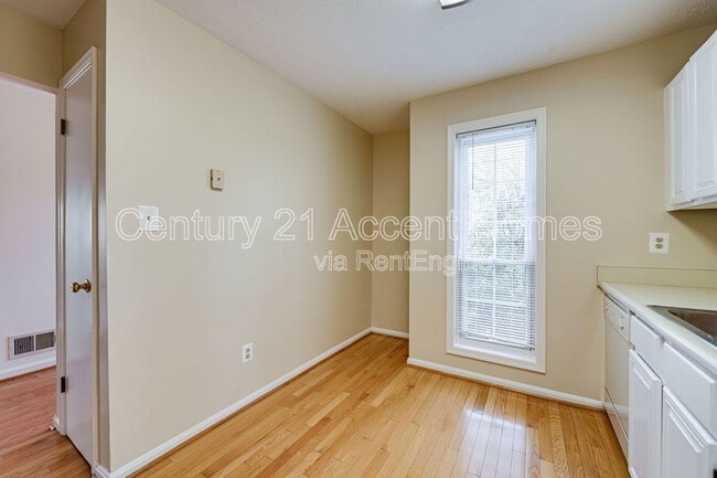 Building Photo - 9941 Oakton Terrace Rd