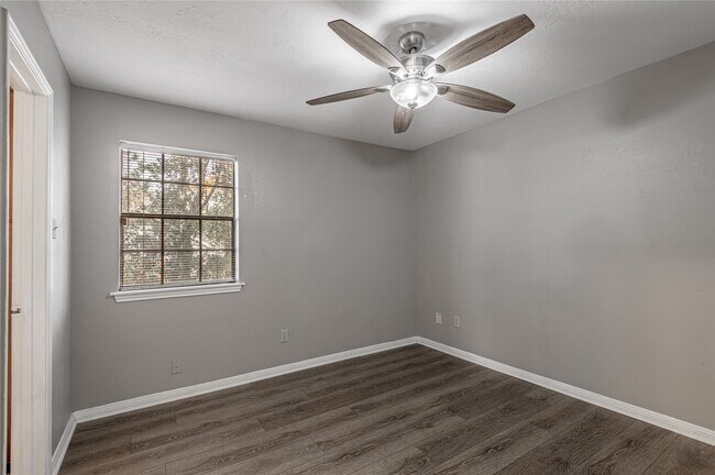 Building Photo - 2402 Sycamore Ave