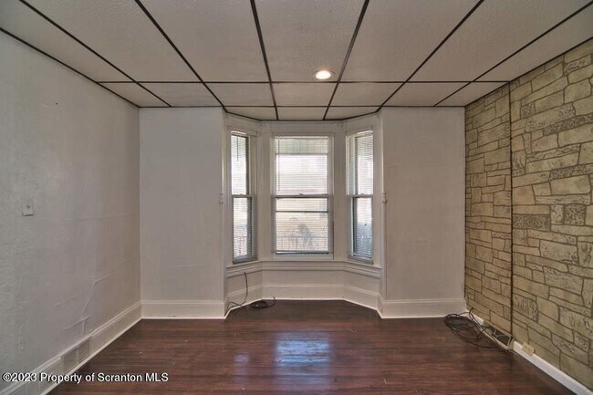 Building Photo - 1418 Capouse Ave