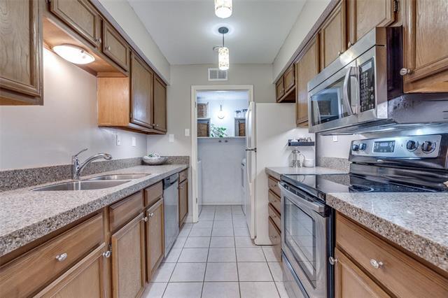 Building Photo - 16301 Ledgemont Ln