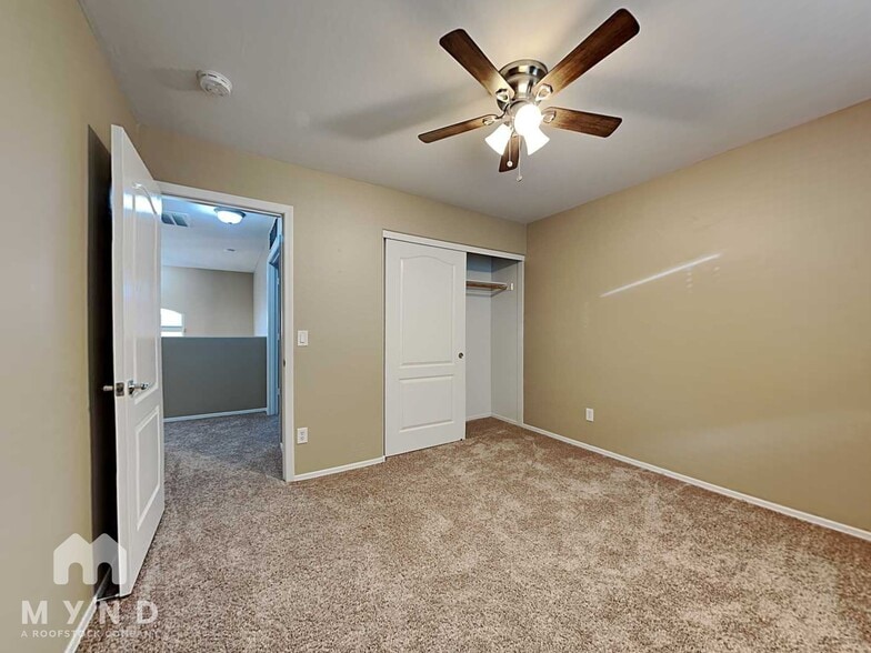 Building Photo - 9924 E Edgewood Ave