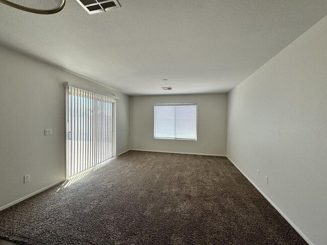 Building Photo - 46067 W Sheridan Rd