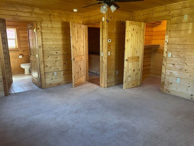 Building Photo - Gorgeous Log Home with infloor heat.  Two level lots with RV parking and dumpstation.