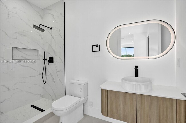 Building Photo - 1825 NE 26th Ave