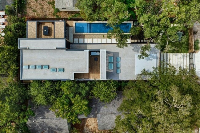 Building Photo - 2407 W 10th St