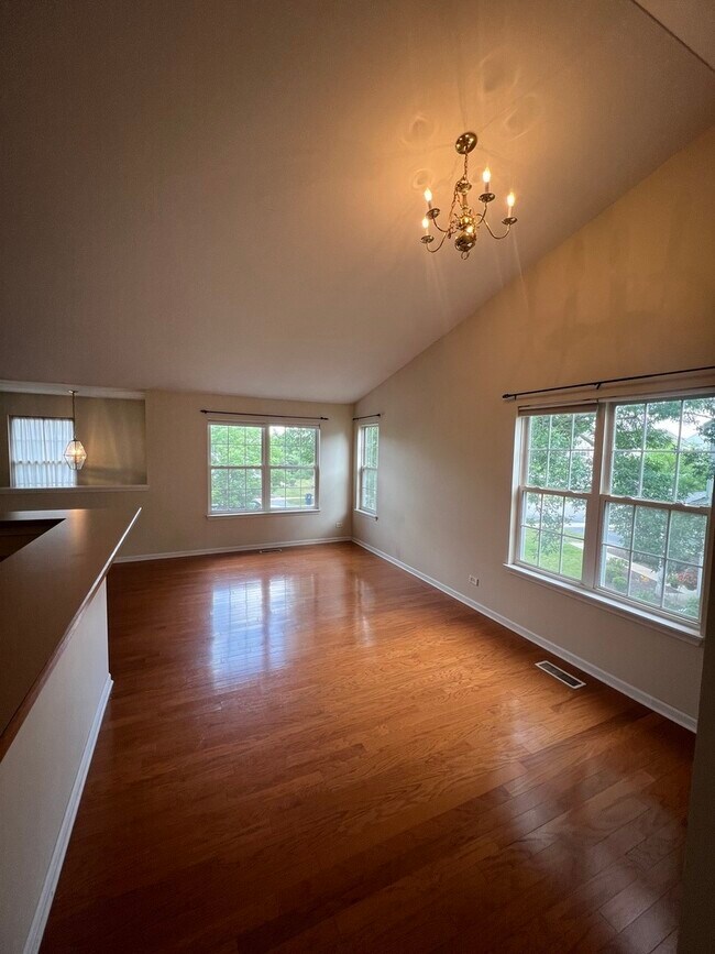 Building Photo - 927 Genesee Dr